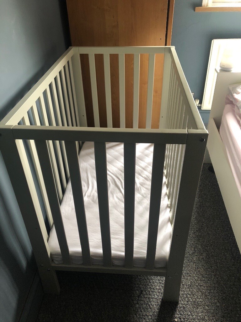 mamas and papas space saving cot